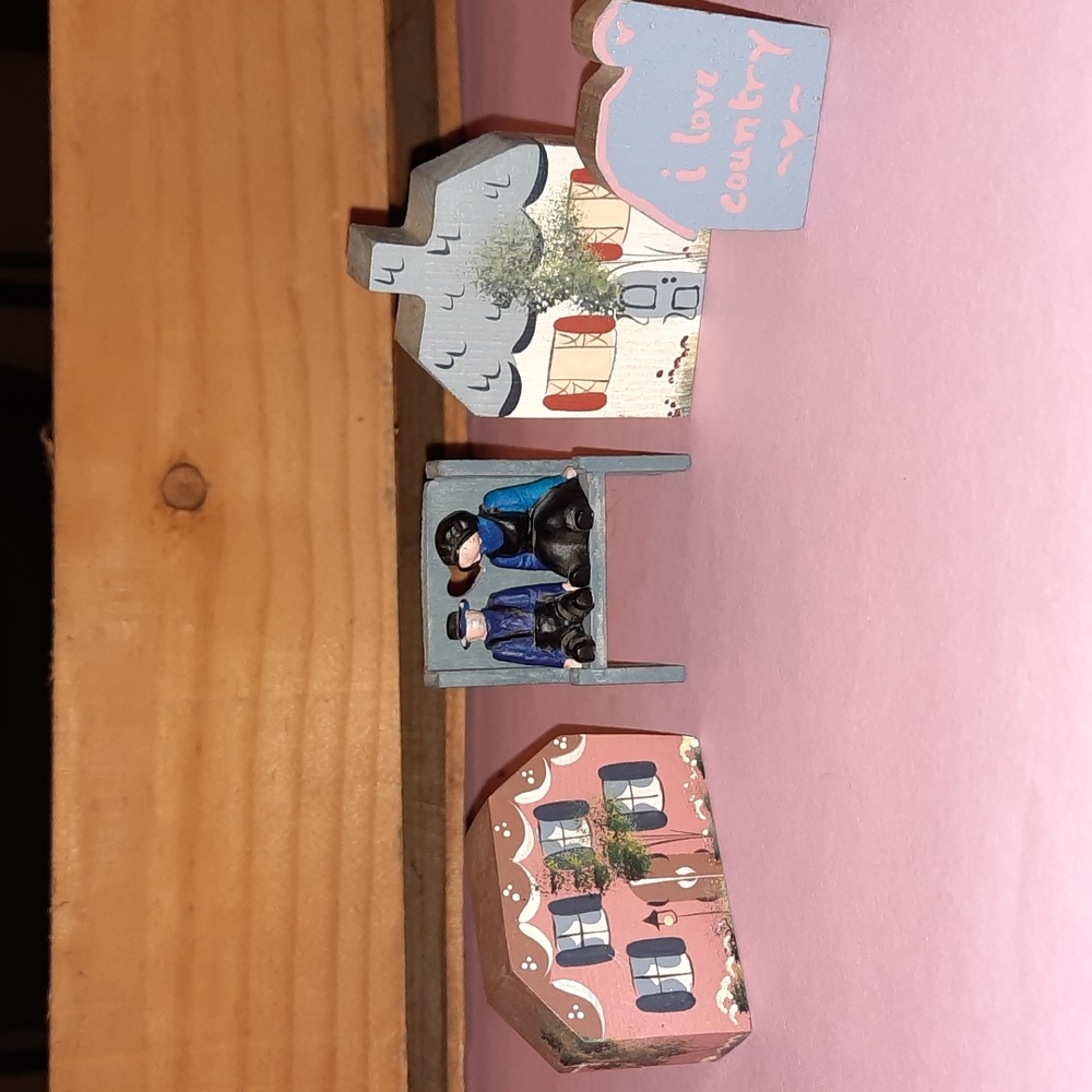 Miniature house bench with Amish couple
